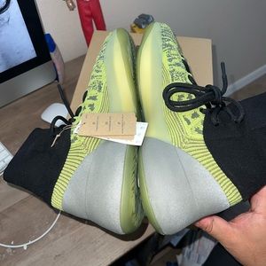 Selling the new Yzy BskTBL KNIT sz9.5 brand new og all from the confirm app